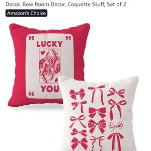 Red and White Decorative Holiday Pillow Set
